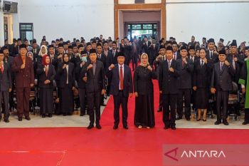 Bupati Kotim awali Desember dengan mutasi 123 pejabat