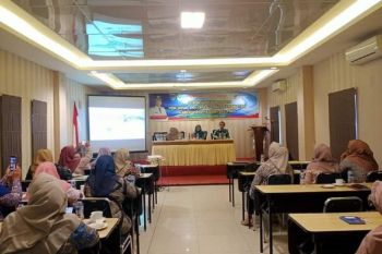 Sekda Mawardi Roska buka pertemuan koordinasi pokjanal posyandu se Kabupaten Pesisir Selatan