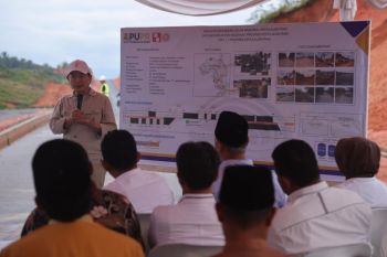 Menteri PPN tinjau penanganan jalan lintas barat Bintan