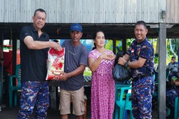 Kapolda Sulbar menyalurkan bantuan kebutuhan pokok ke warga pulau terluar
