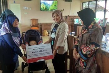 Mensos Risma kunjungi balita derita hidrosefalus di Kabupaten Ngawi