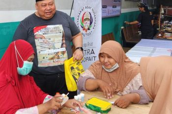 Sasar warga Surabaya-Sidoarjo, Gus Andi gelar pengobatan alternatif gratis