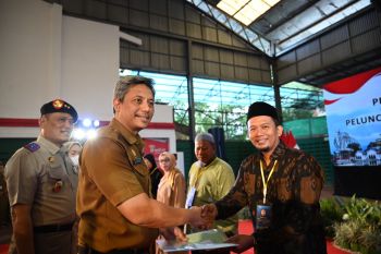 Pemprov Sulsel serahkan sertifikat tanah kepada warga di lima daerah