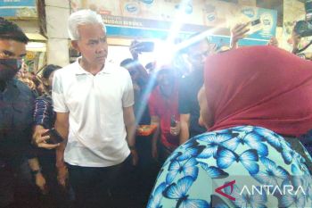 Ganjar minta pemerintah kendalikan harga komoditas jelang Natal dan Tahun Baru 2024