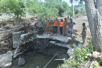Satu jembatan putus akibat banjir di Bima NTB