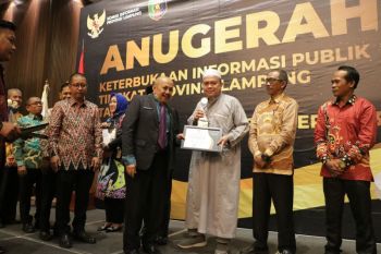 IIB Darmajaya raih penghargaan dari komisi informasi
