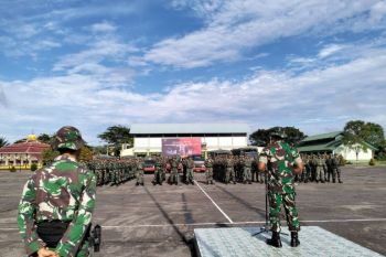 100 personel TNI siaga bantu warga terdampak banjir di Kapuas Hulu