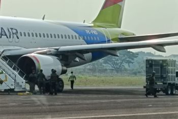 Pesawat Pelita Air Surabaya terlambat terbang 3 jam, penumpang bercanda bom