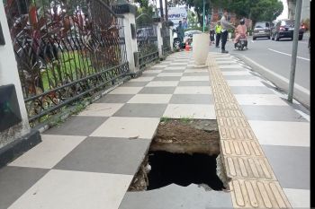 Polisi Palembang buru pelaku pencurian ratusan besi penutup drainase