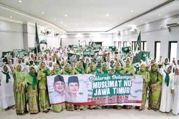 Ratusan muslimat NU Jatim deklarasi dukung Prabowo-Gibran