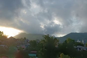 PVMBG minta warga patuhi radius bahaya Gunung Lokon di Sulut