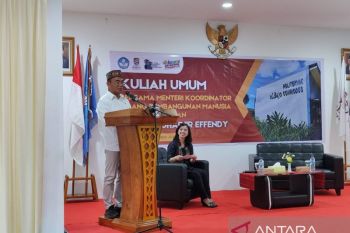 Menko PMK ajak mahasiswa Labuan Bajo tingkatkan kemampuan