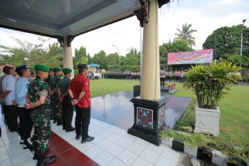Peringati HUT Bhayangkara ke-77, Pj Wali Kota Payakumbuh jadi komandan apel olahraga bersama