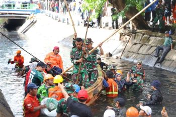 Wali Kota Makassar pimpin 2.000 staf gabungan membersihkan kanal