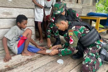 Satgas Yonif 122 Pamtas RI-PNG rutin beri layanan kesehatan bagi warga di Keerom