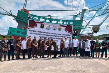 Kejagung RI hibahkan kapal ikan untuk Unhas