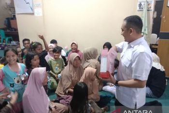 Anggota DPR-RI salurkan bantuan bagi korban banjir bandang di Agam