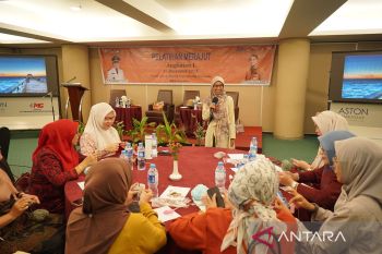 Dinas Koperasi dan DWP Makassar menggelar pelatihan merajut