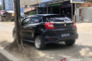 Masyarat keluhkan pengendara mobil yang sering parkir sembarangan di Jalan Tanjung Dako