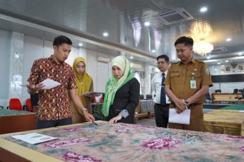 Legislator jadi juri lomba desain motif sasirangan khas Balangan