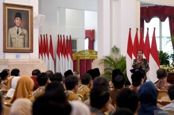 Rapat kerja Badan Pengelola Keuangan Haji di Istana Negara