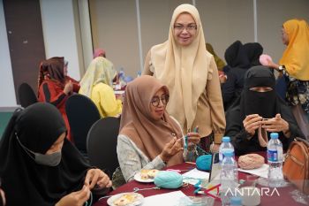 DWP Kota Makassar berdayakan perempuan lorong wisata dengan merajut