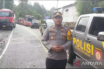 Jalur Bukittinggi-Medan terhenti akibat lima titik longsor