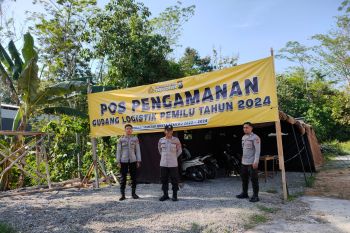 Polres Trenggalek jaga gudang logistik KPU