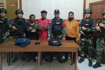 Satgas Yonif 122 amankan pelaku penyeludupan narkoba di Keerom