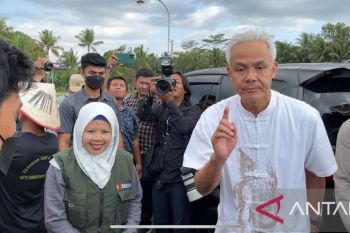 Ganjar sebut tidak boleh, itu politik uang ketika warga minta bagi rezeki