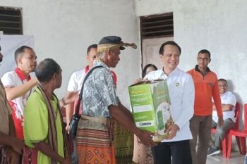 Pemkab Belu salurkan bantuan 200 alat semprot padi ke petani
