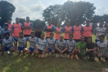Ketum PSI Kaesang main bola bareng milenial Wonosobo