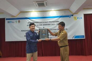 PT PLN Papua terima tiga sertifikat proprer biru