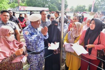 Pj Gubernur Sulsel serahkan bantuan peringati HBN ke-75