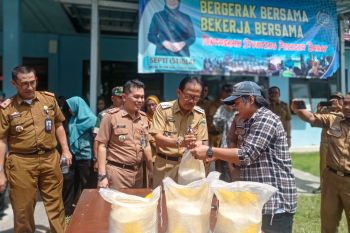 Pemkab Pesisir Barat gelar operasi pasar beras subsidi di tiga Kecamatan