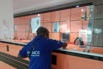 Kantor Pos Jayapura melayani pengiriman barang pada hari natal