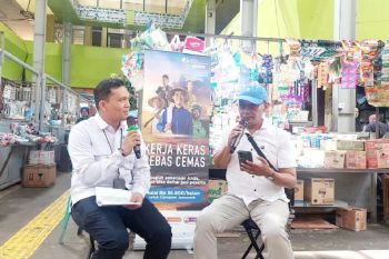 BPJamsostek edukasi pelaku ekonomi pasar raya Solok