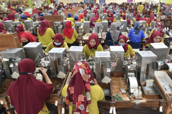 Tarif cukai hasil tembakau naik 10 persen