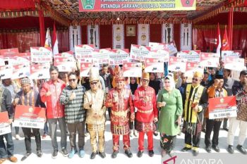Pj Gubernur Sultra terima gelar adat bangsawan dari Suku Tolaki