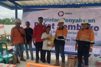 PT RMK Energi bantu paket kebutuhan pokok di Palembang