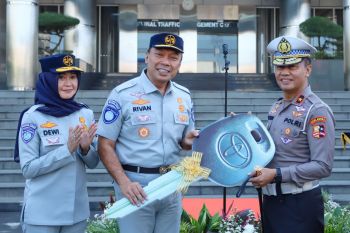 Perkuat sinergi turunkan fatalitas korban kecelakaan, Jasa Raharja hibahkan satu unit ambulan kepada Korlantas Polri