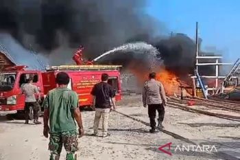 Dua kapal nelayan di Muara Pilu Bakauheni terbakar