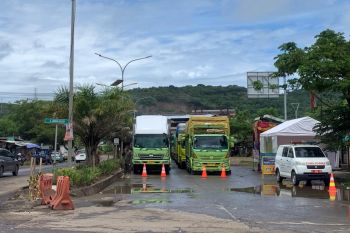 Antisipasi puncak arus libur Natal 2023 dan Tahun Baru 2024, ASDP alihkan kendaraan golongan VIII dan IX ke Pelabuhan Ciwandan