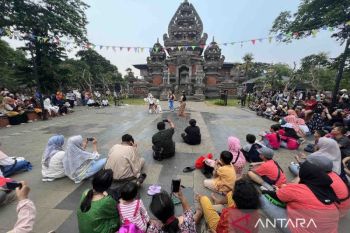 Pertunjukan kisah Ramayana dan tiga tarian NTT memukau pengunjung TMII