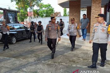 Polres Baubau sterilisasi di gereja jelang perayaan Natal