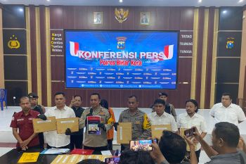 Polisi Blitar tangkap mantan kasir gelapkan uang nasabah