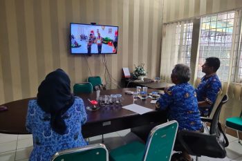Anugerah KIP Desa Nasional 2023; Wali Nagari Taratak Sungai Lundang Pesisir Selatan terima Anugerah  di Istana Wapres