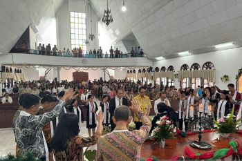 Jerry Sambuaga dan keluarga kunjungi warga ucapkan selamat Natal