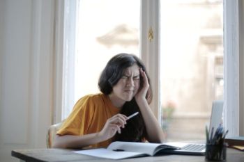 Kenali beberapa penyebab terjadinya migrain dan ketahui cara mengatasinya