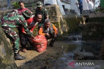 Pemkot Kendari bersama TNI gelar aksi bersih